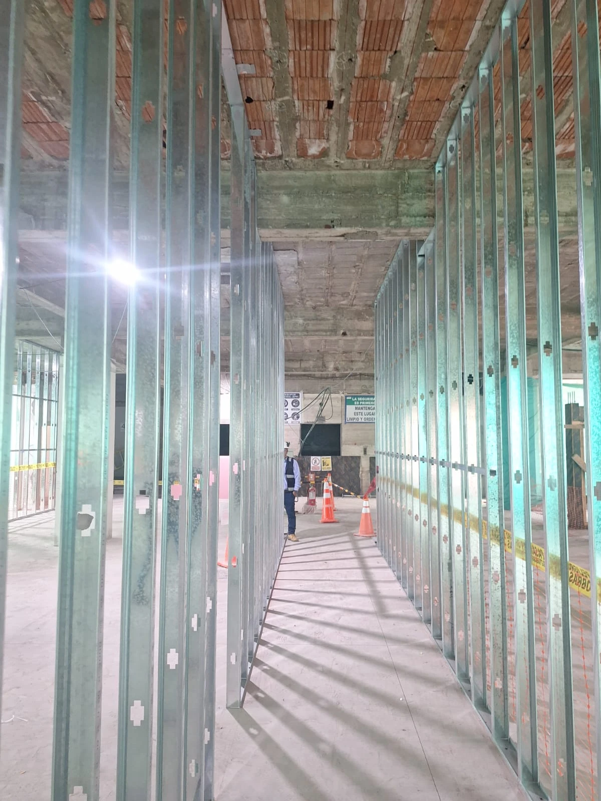 Ejecución de Trabajo en Drywall, Nuevo Edificio Bicameral — fotografía 1